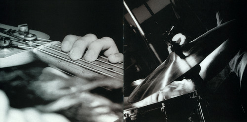 Cranberries Everybody Else Is Doing It, So Why Can’t We Booklet p. 01-02.jpg